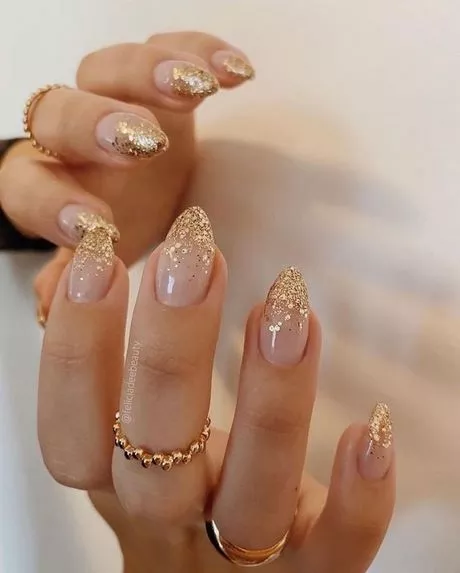 gold-funkelnde-nagel-38_15-8 Злато блясък нокти